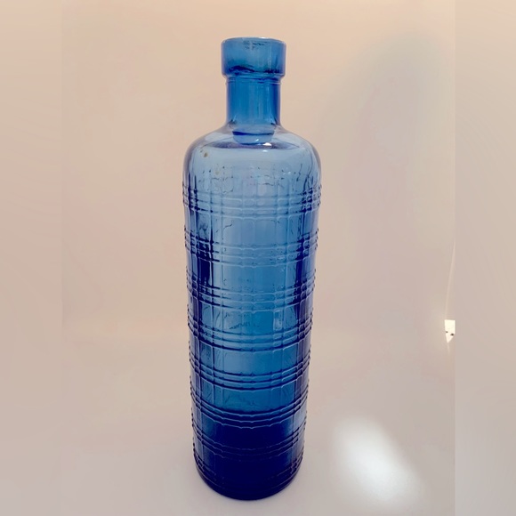 Cobalt blue glass bottle. Made in Spain. Recycled glass. - Picture 1 of 8